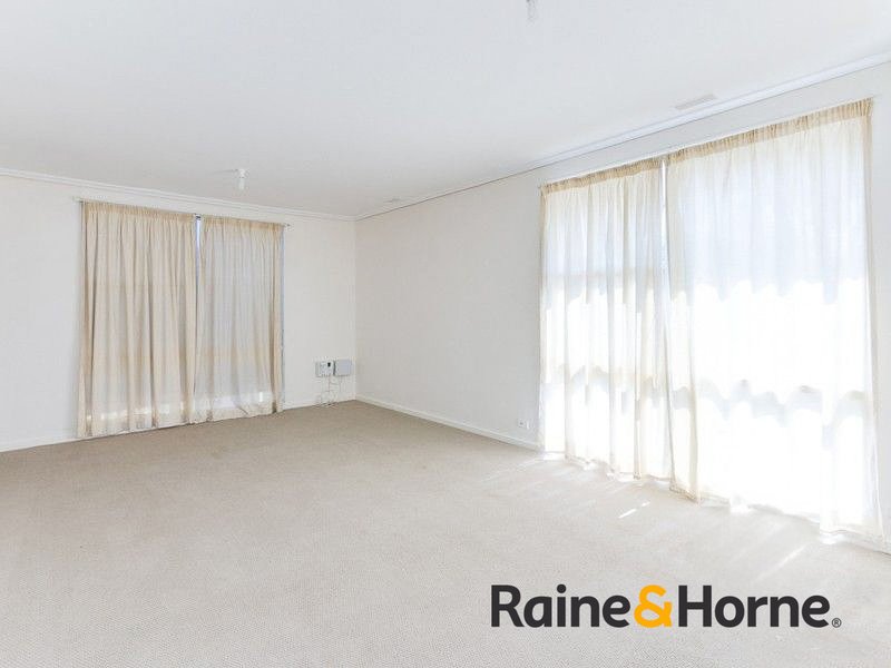 Photo - 6 Kurt Place, Cranbourne VIC 3977 - Image 6
