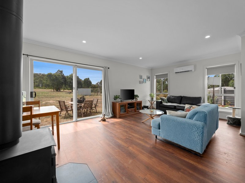 Photo - 6 Lakeside Drive, Chesney Vale VIC 3725 - Image 5