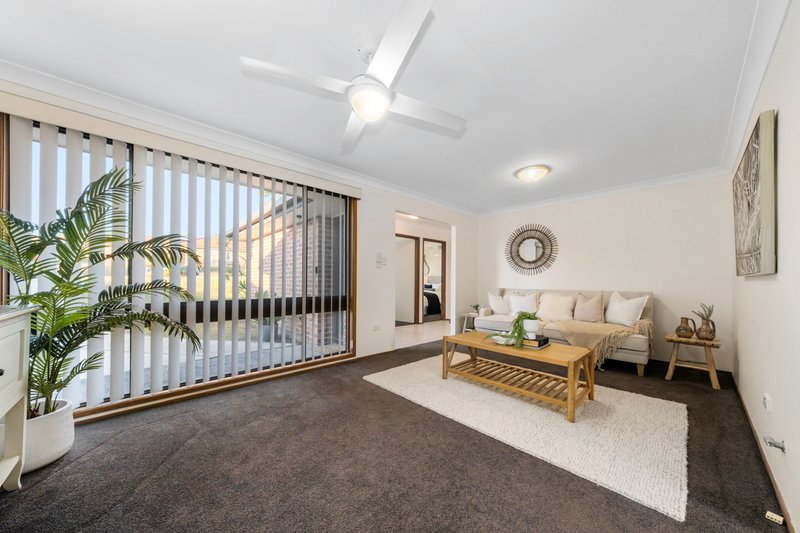 6 Lamb Close, Bateau Bay NSW 2261