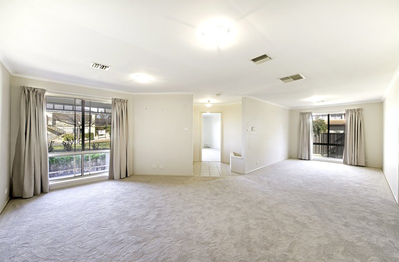 Photo - 6 Lambell Close, Palmerston ACT 2913 - Image 2