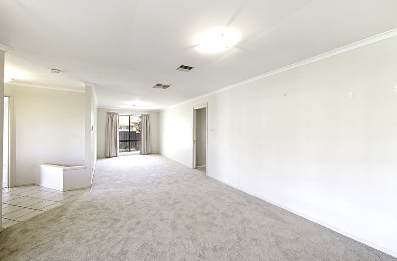 Photo - 6 Lambell Close, Palmerston ACT 2913 - Image 8