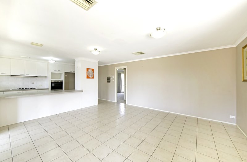 Photo - 6 Lambell Close, Palmerston ACT 2913 - Image 12