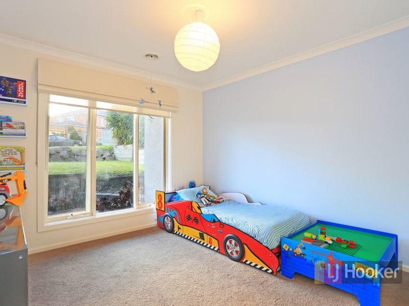 Photo - 6 Lancaster Way, Beaconsfield VIC 3807 - Image 11