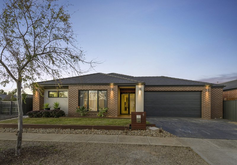 6 Landmark Crescent, Manor Lakes VIC 3024