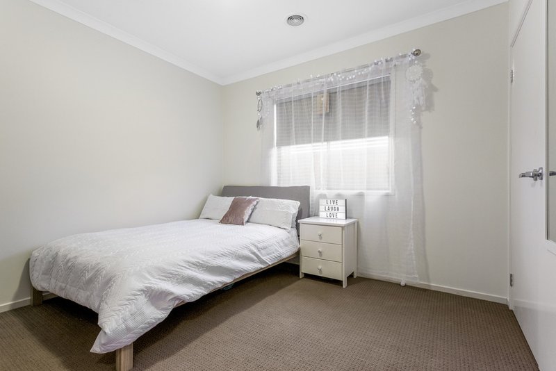 Photo - 6 Landmark Crescent, Manor Lakes VIC 3024 - Image 8