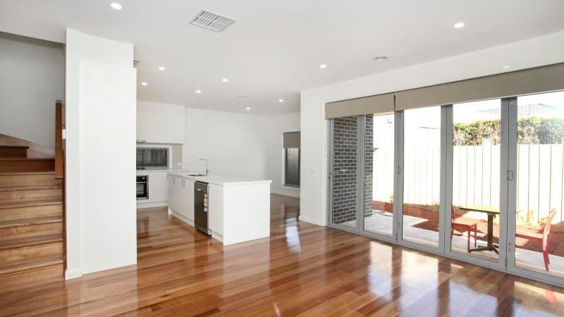 Photo - 6 Latimer Place, Gladstone Park VIC 3043 - Image 2