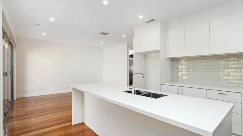 Photo - 6 Latimer Place, Gladstone Park VIC 3043 - Image 4