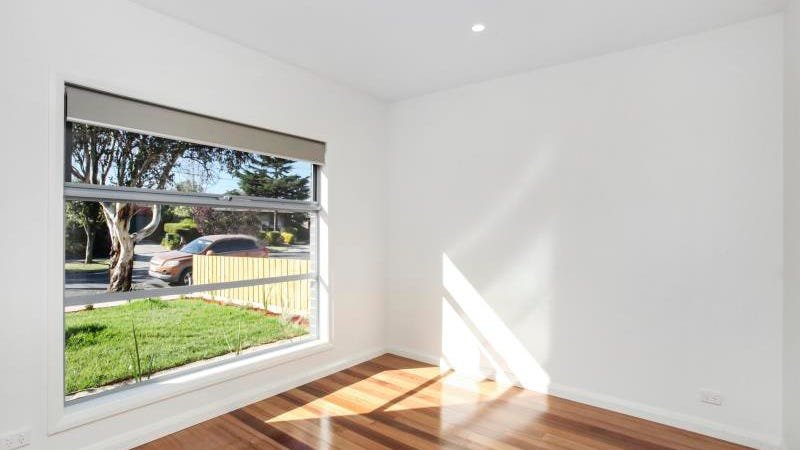 Photo - 6 Latimer Place, Gladstone Park VIC 3043 - Image 5