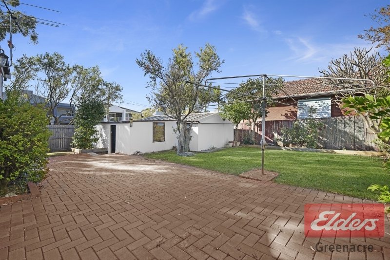 Photo - 6 Lauma Avenue, Greenacre NSW 2190 - Image 5