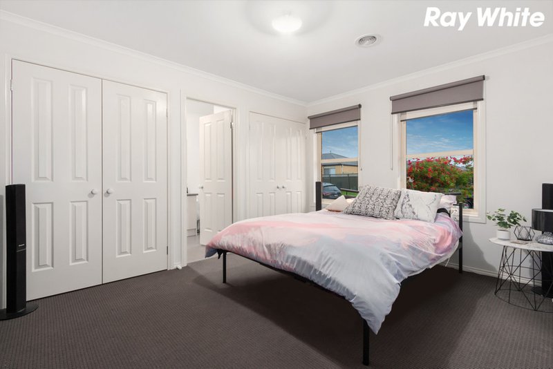 Photo - 6 Laurel Lane, Pakenham VIC 3810 - Image 3