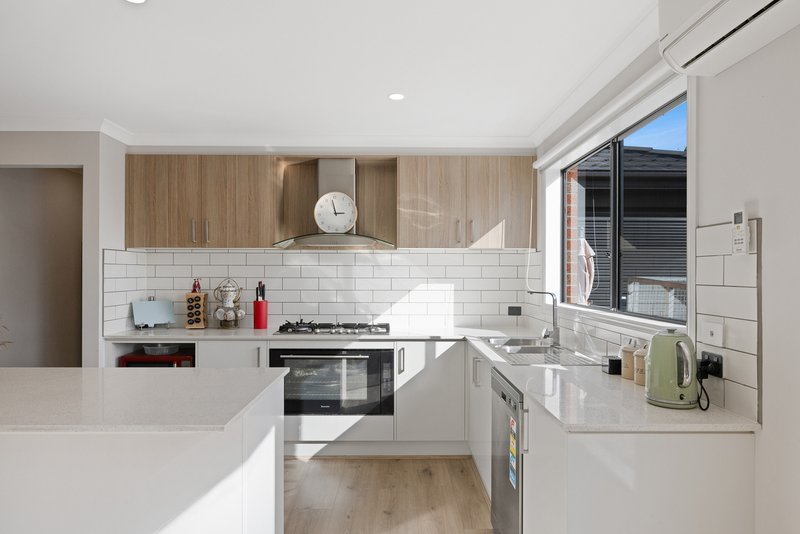 Photo - 6 Lawrence Avenue, Cowes VIC 3922 - Image 2