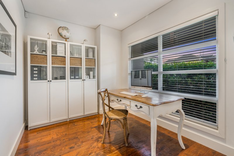 Photo - 6 Lazio Place, Prestons NSW 2170 - Image 5