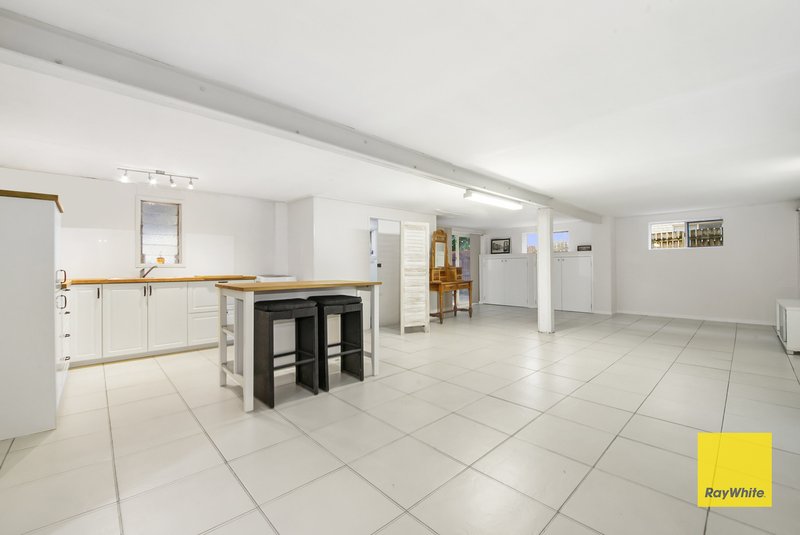 Photo - 6 Leadale Street, Wynnum West QLD 4178 - Image 5