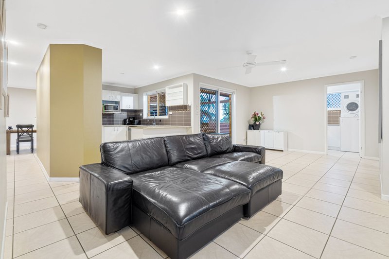 Photo - 6 Leanne Court, Mount Warren Park QLD 4207 - Image 4