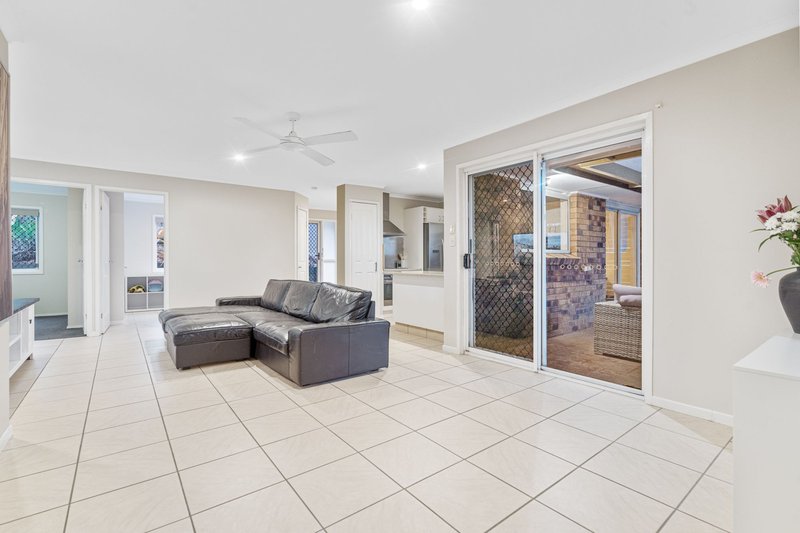 Photo - 6 Leanne Court, Mount Warren Park QLD 4207 - Image 5