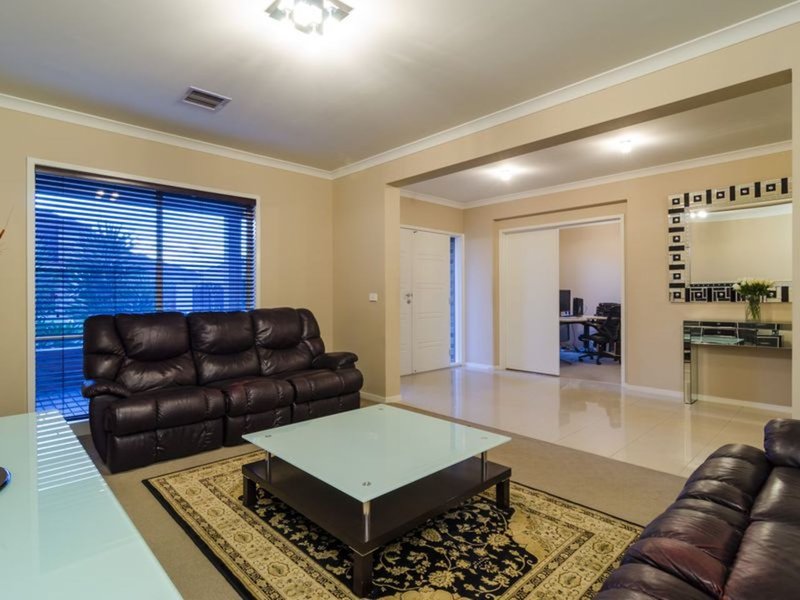 Photo - 6 Lemongrass Circuit, Point Cook VIC 3030 - Image 5