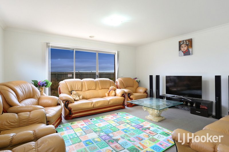 Photo - 6 Leon Drive, Weir Views VIC 3338 - Image 4