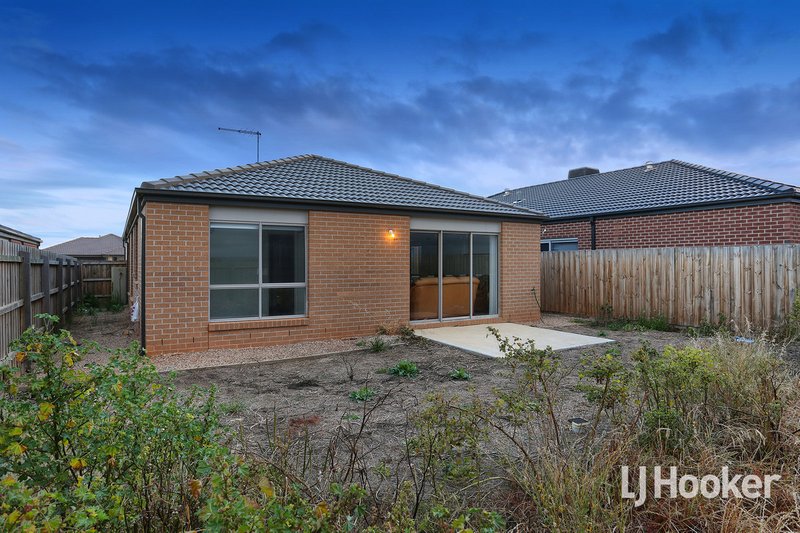 Photo - 6 Leon Drive, Weir Views VIC 3338 - Image 9