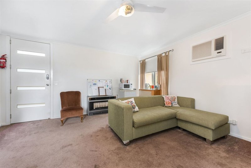 Photo - 6 Leura Court, Corio VIC 3214 - Image 5