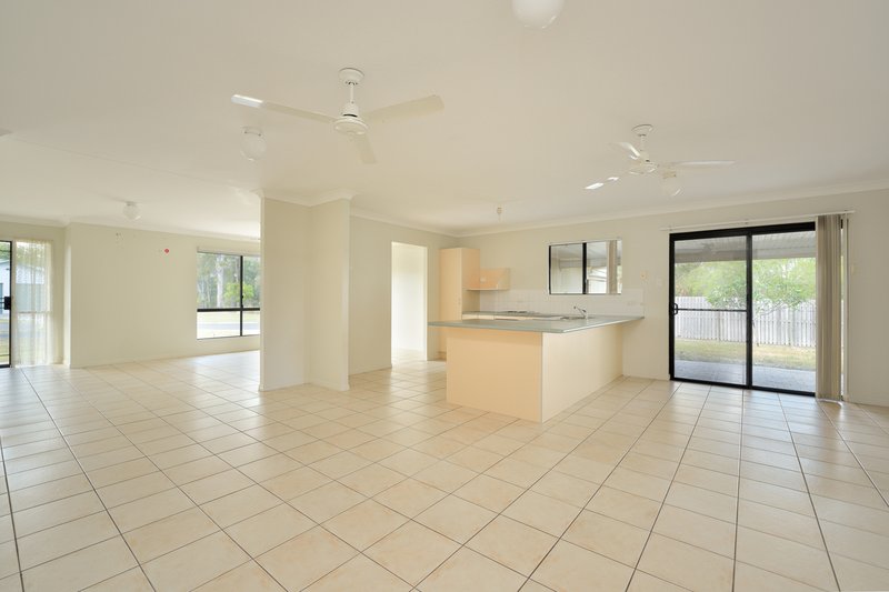 Photo - 6 Links Court, Kin Kora QLD 4680 - Image 3