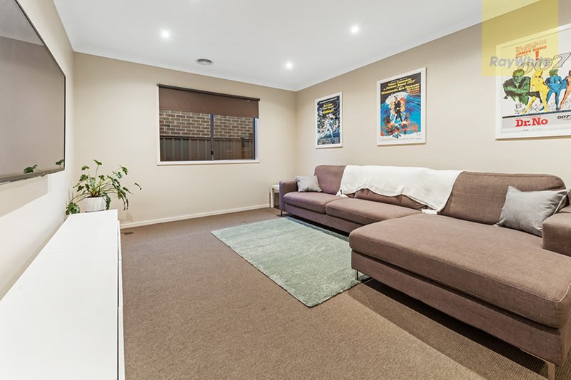 Photo - 6 Lion Chase, Craigieburn VIC 3064 - Image 6