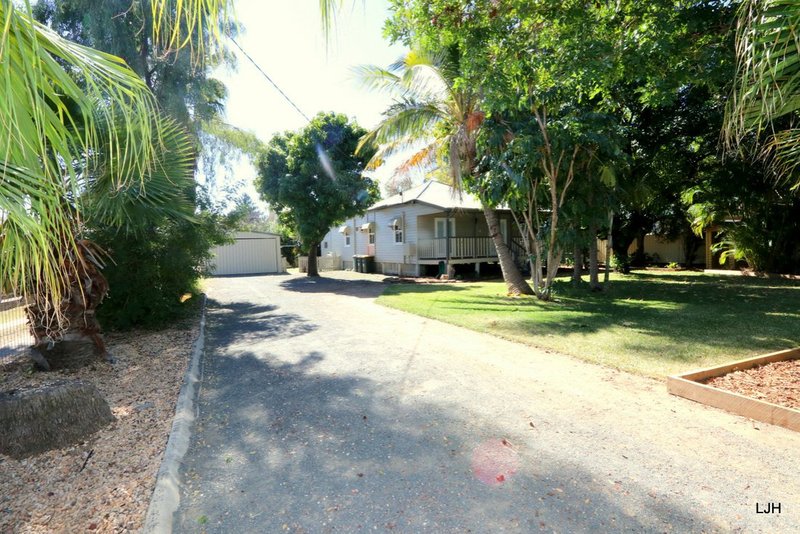 Photo - 6 Little St , Emerald QLD 4720 - Image 2