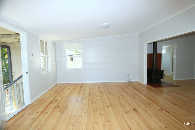 Photo - 6 Little St , Emerald QLD 4720 - Image 10