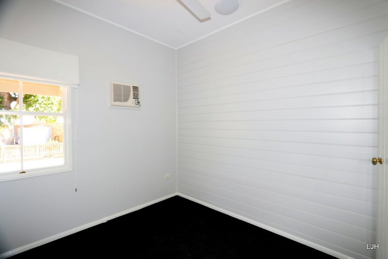 Photo - 6 Little St , Emerald QLD 4720 - Image 16