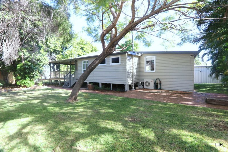 Photo - 6 Little St , Emerald QLD 4720 - Image 18