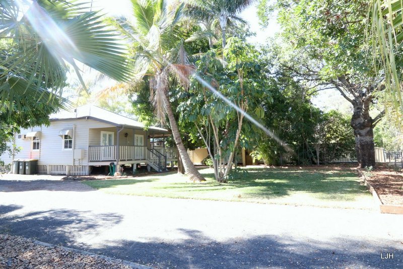 Photo - 6 Little St , Emerald QLD 4720 - Image 22