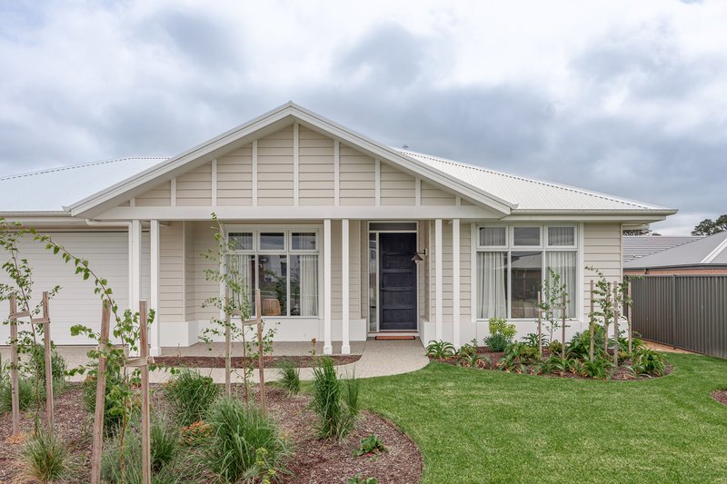 6 Llewellyn Court, Lucas VIC 3350