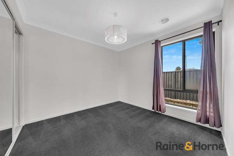 Photo - 6 Lockbank Place, Cranbourne East VIC 3977 - Image 7