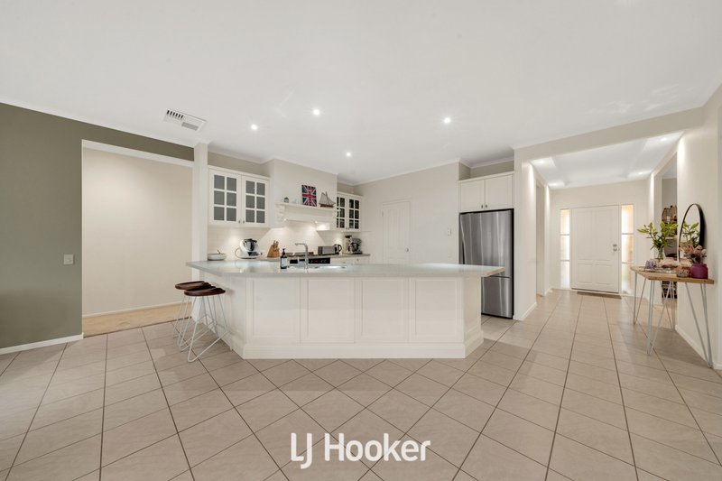 Photo - 6 Loders Way, Berwick VIC 3806 - Image 7