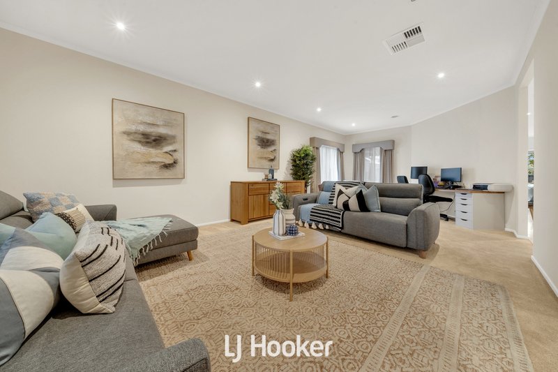 Photo - 6 Loders Way, Berwick VIC 3806 - Image 15