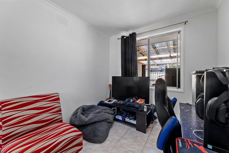 Photo - 6 Lomond Court, Lalor VIC 3075 - Image 2