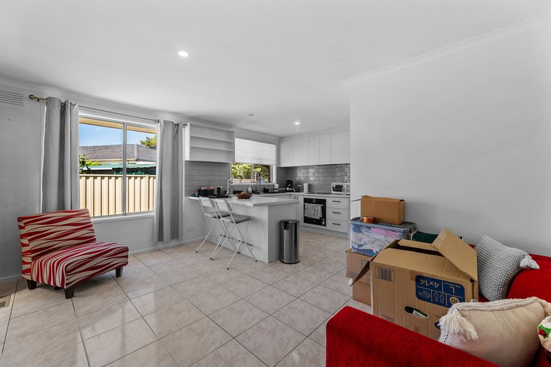 Photo - 6 Lomond Court, Lalor VIC 3075 - Image 3