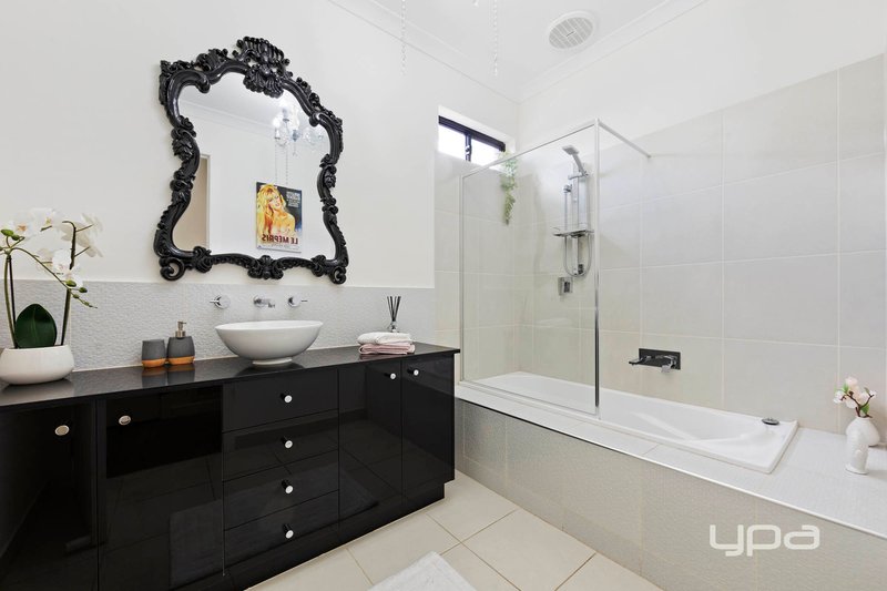 Photo - 6 Longfield Way, Deer Park VIC 3023 - Image 12