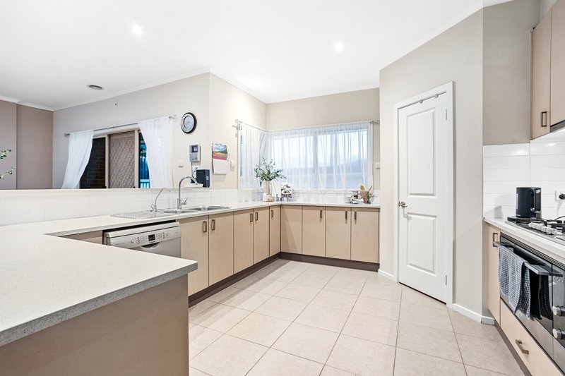 Photo - 6 Lorraine Lee Way, Sydenham VIC 3037 - Image 5