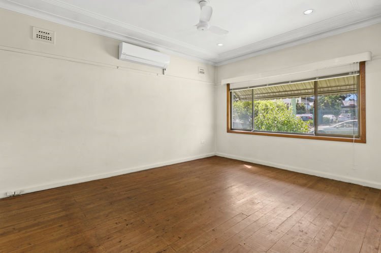 Photo - 6 Lowana Avenue, Merrylands NSW 2160 - Image 3