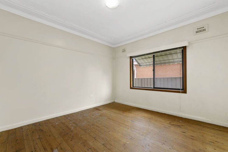 Photo - 6 Lowana Avenue, Merrylands NSW 2160 - Image 5