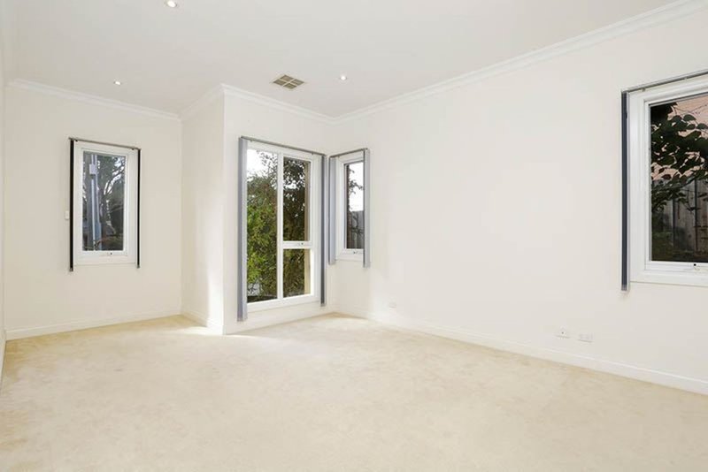 Photo - 6 Lowen Road, Glen Waverley VIC 3150 - Image 6