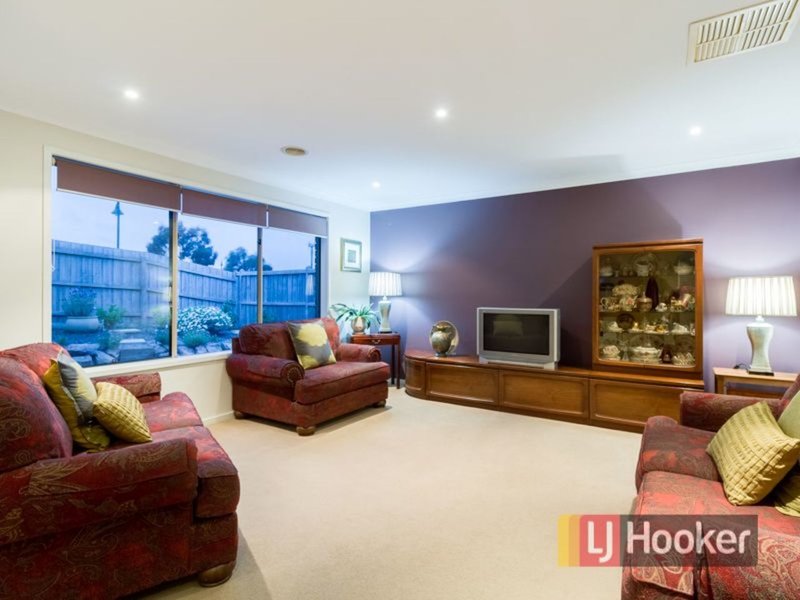 Photo - 6 Lytham Court, Cranbourne VIC 3977 - Image 3