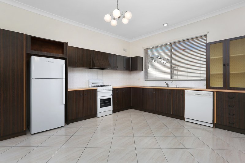 Photo - 6 Mackenzie Street, Leichhardt NSW 2040 - Image 2