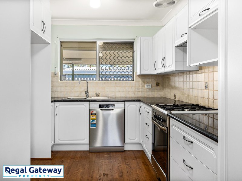 Photo - 6 Madden Way, Parmelia WA 6167 - Image 4