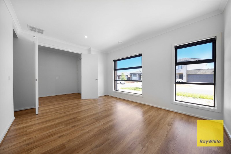 Photo - 6 Magdala Street, Werribee VIC 3030 - Image 4