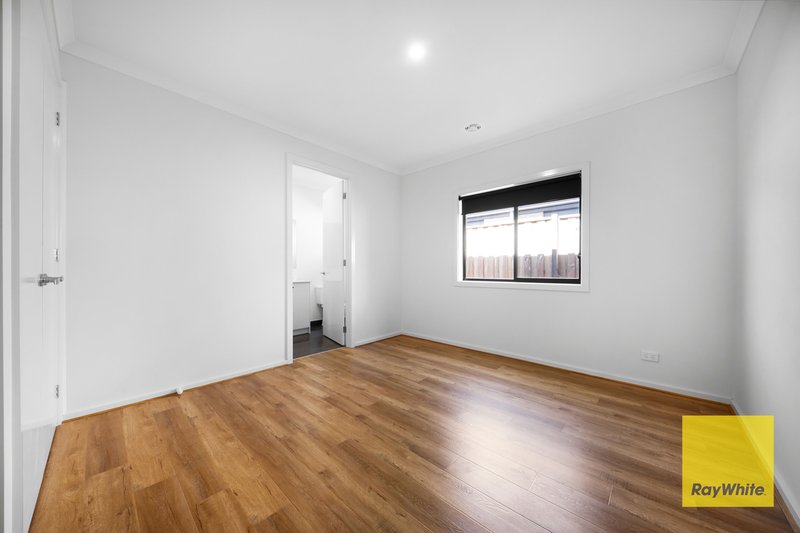 Photo - 6 Magdala Street, Werribee VIC 3030 - Image 6