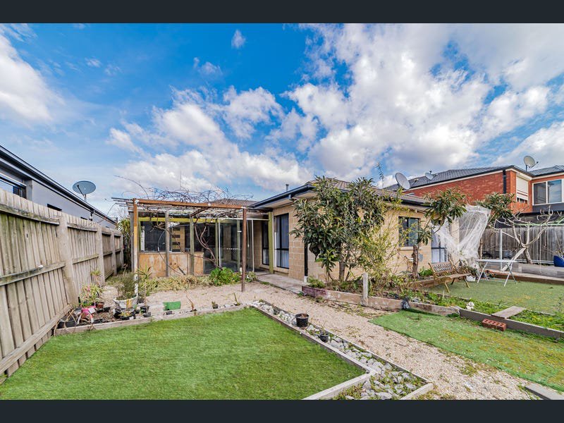 Photo - 6 Maisie Court, Roxburgh Park VIC 3064 - Image 11