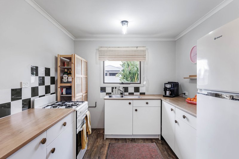 Photo - 6 Mallard Court, Semaphore Park SA 5019 - Image 5
