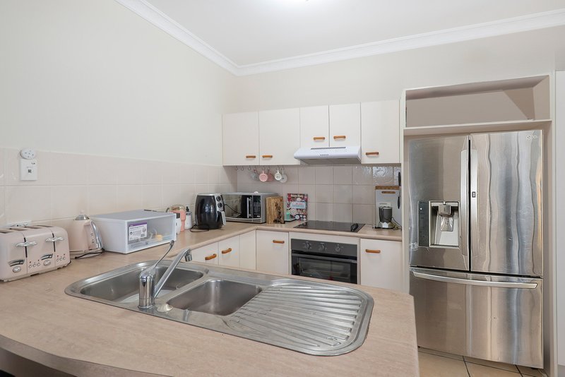 Photo - 6 Mandarin Close, Forest Lake QLD 4078 - Image 2