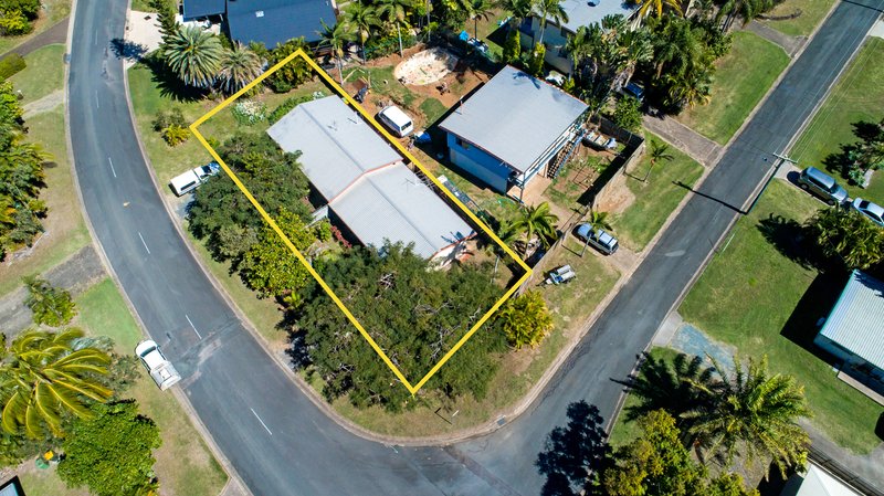 Photo - 6 Manooka Drive, Cannonvale QLD 4802 - Image 2